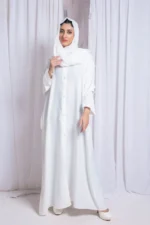 Falisha Abaya by Alsanaya – White Nidah fabric with side pockets and matching white hijab, ideal for Hajj and Umrah